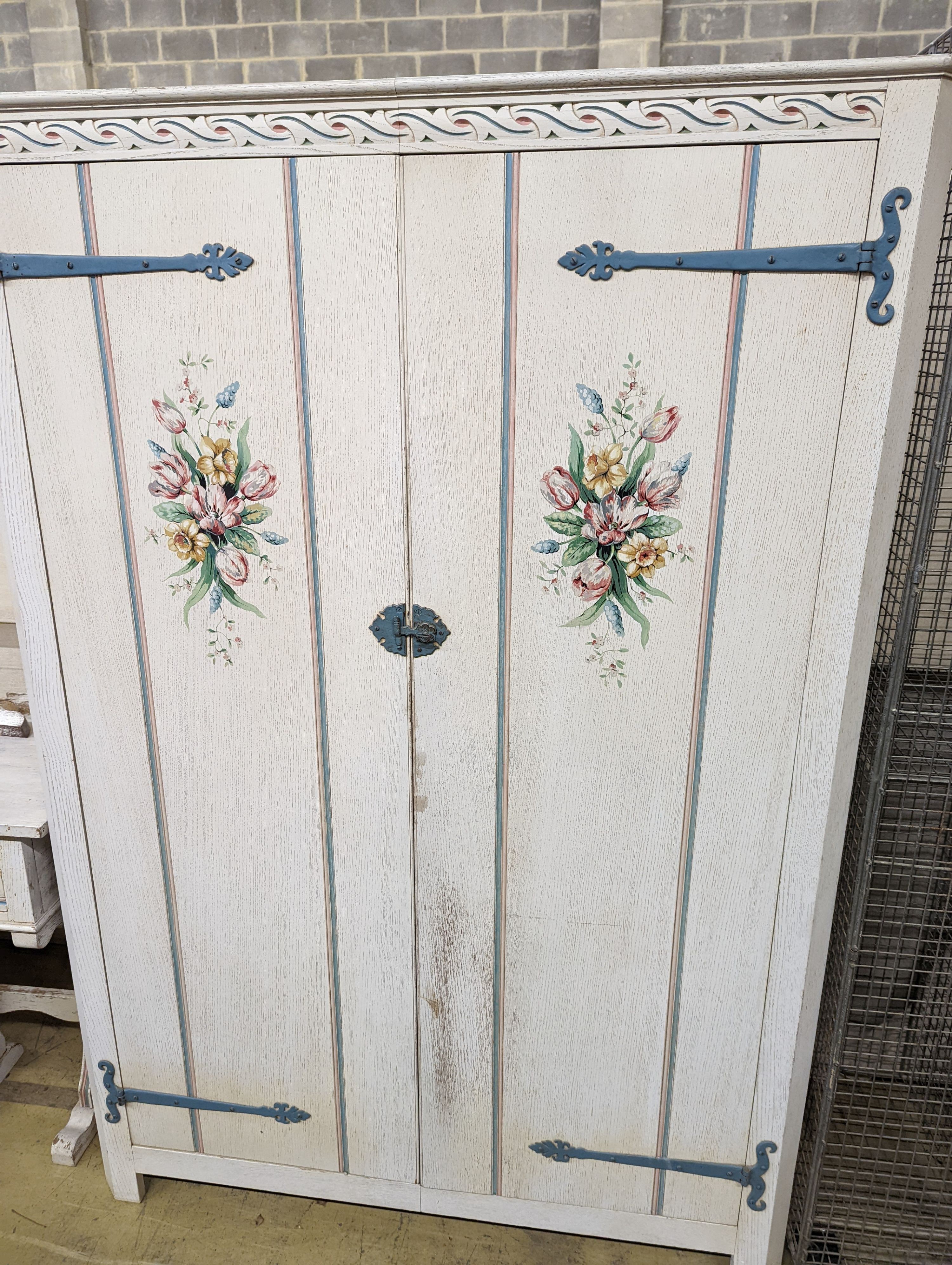 A painted oak bedroom suite. Wardrobe measures, W-124cm, D-54cm, H-178cm.